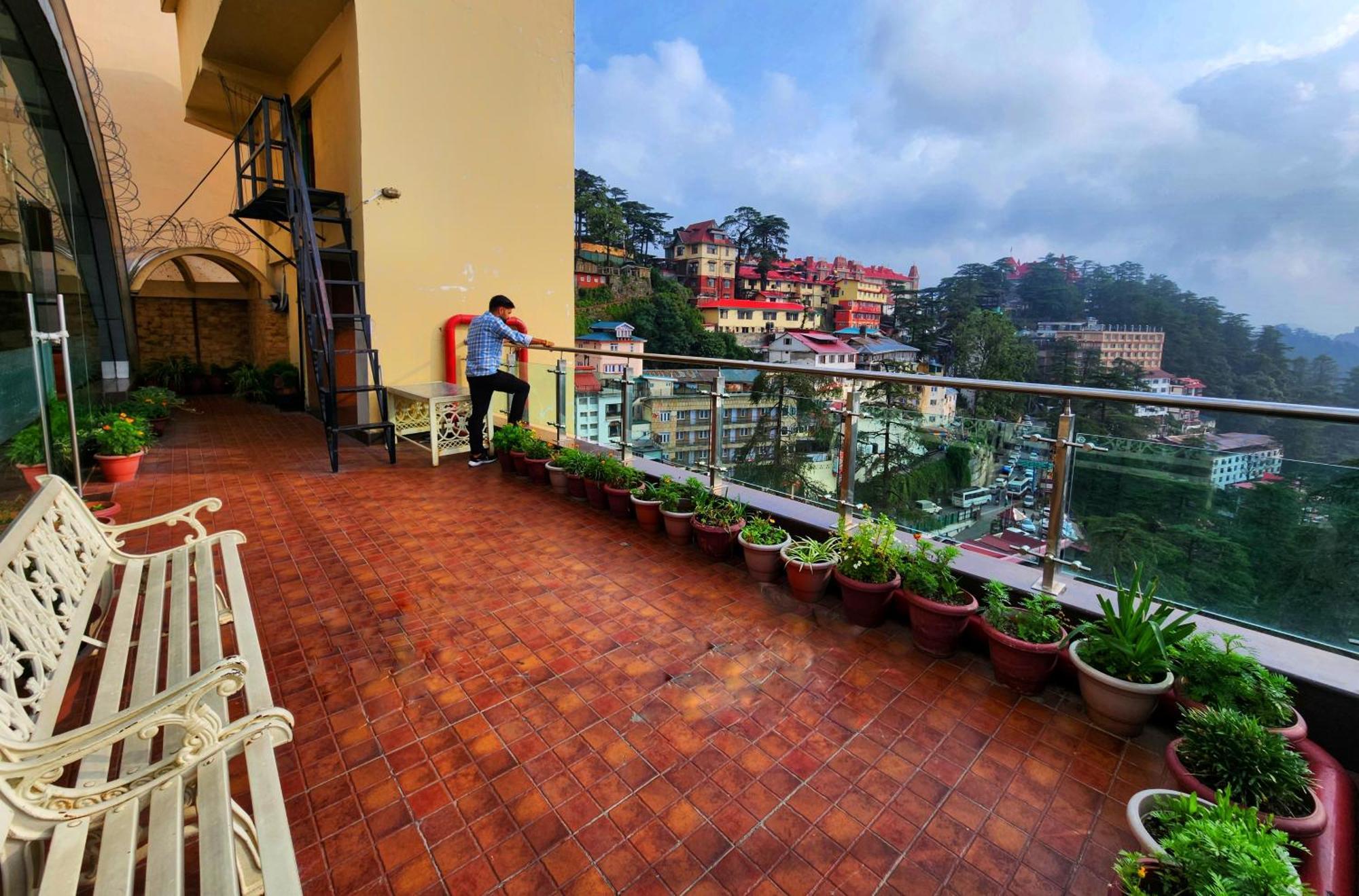 Hotel Surya Šimla Exteriér fotografie